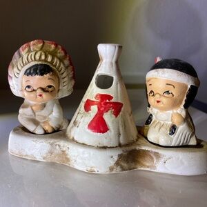 Vintage 70’s Native American Indian Boy And Girl Salt & Pepper Shaker Set
